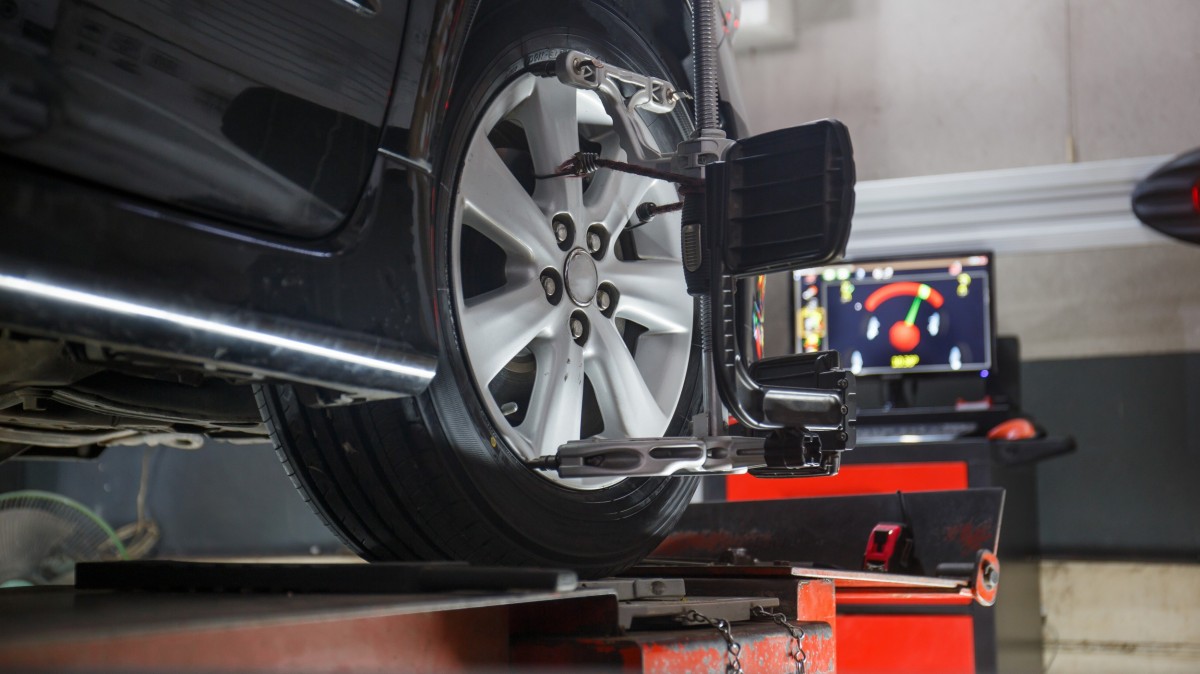 car on alignment machine